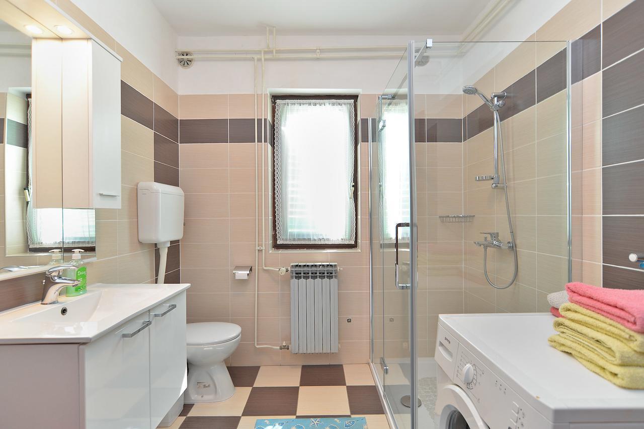 Apartments Gracijano 1724 Ližnjan Kültér fotó