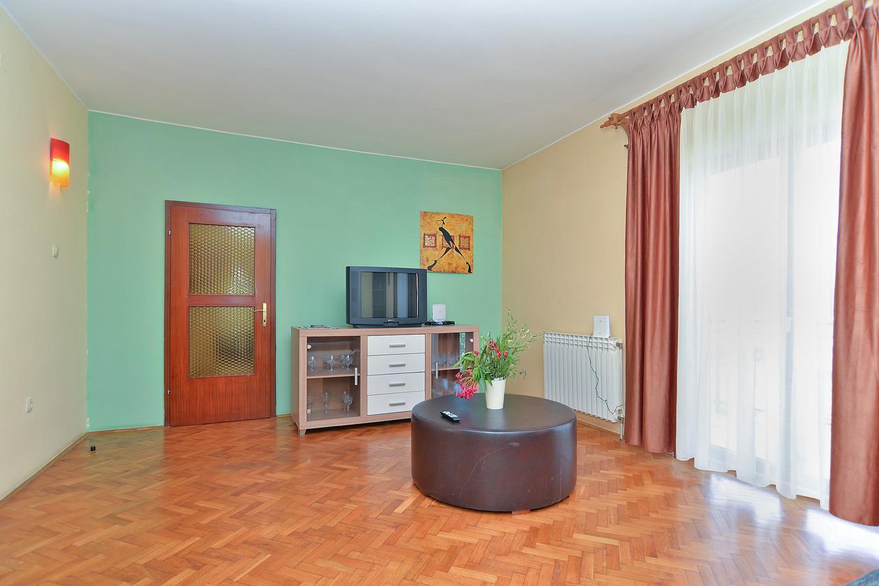 Apartments Gracijano 1724 Ližnjan Kültér fotó