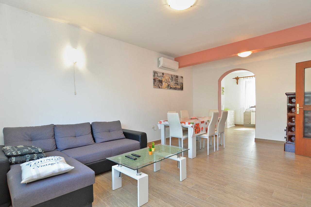 Apartments Gracijano 1724 Ližnjan Kültér fotó