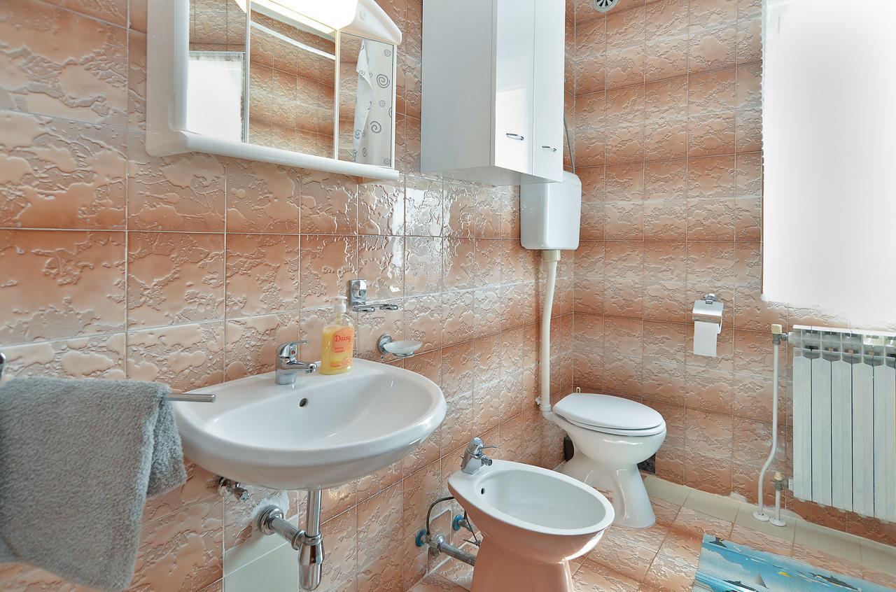 Apartments Gracijano 1724 Ližnjan Kültér fotó