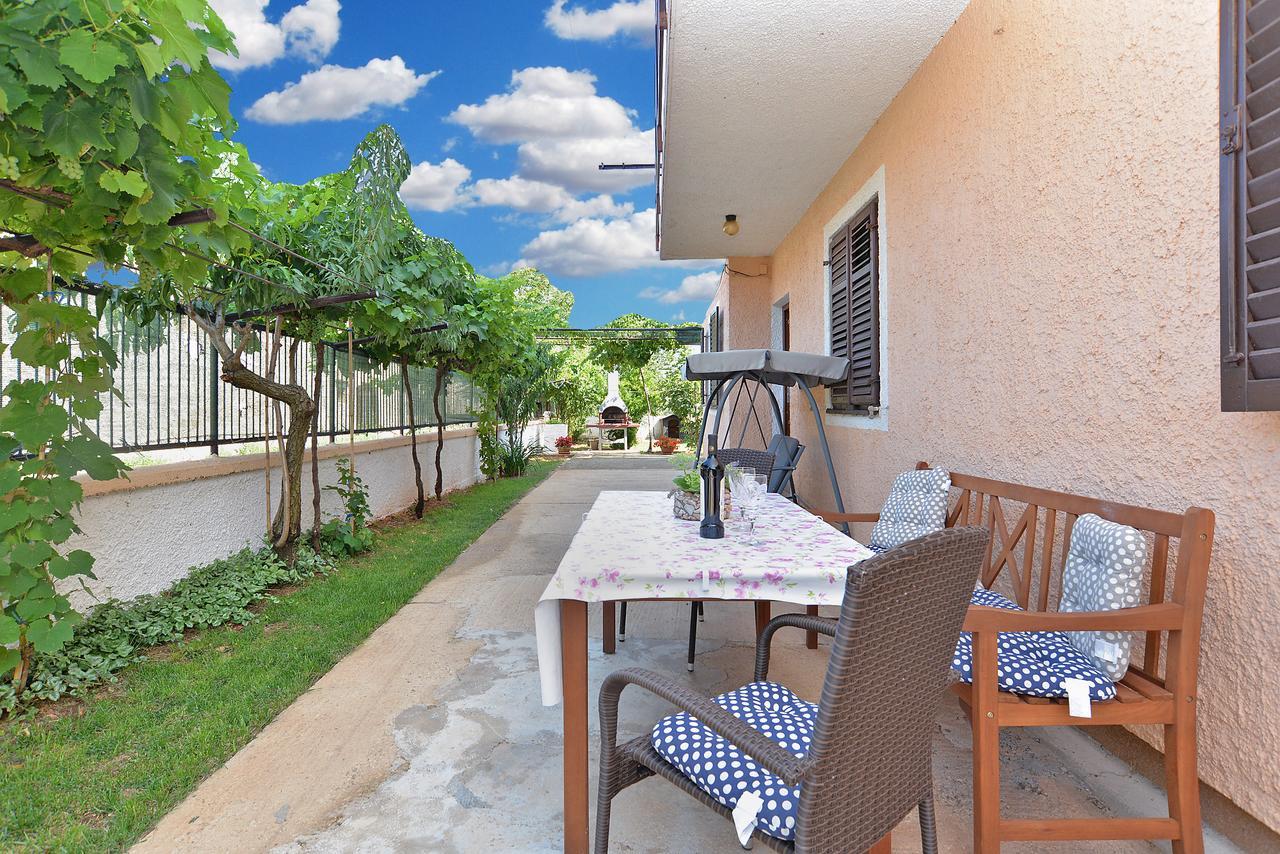 Apartments Gracijano 1724 Ližnjan Kültér fotó