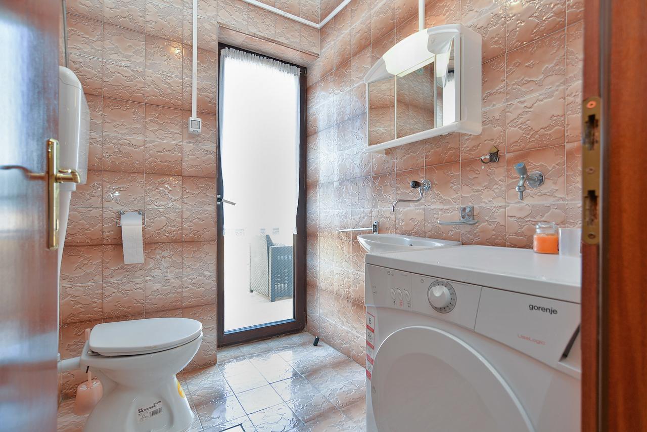 Apartments Gracijano 1724 Ližnjan Kültér fotó