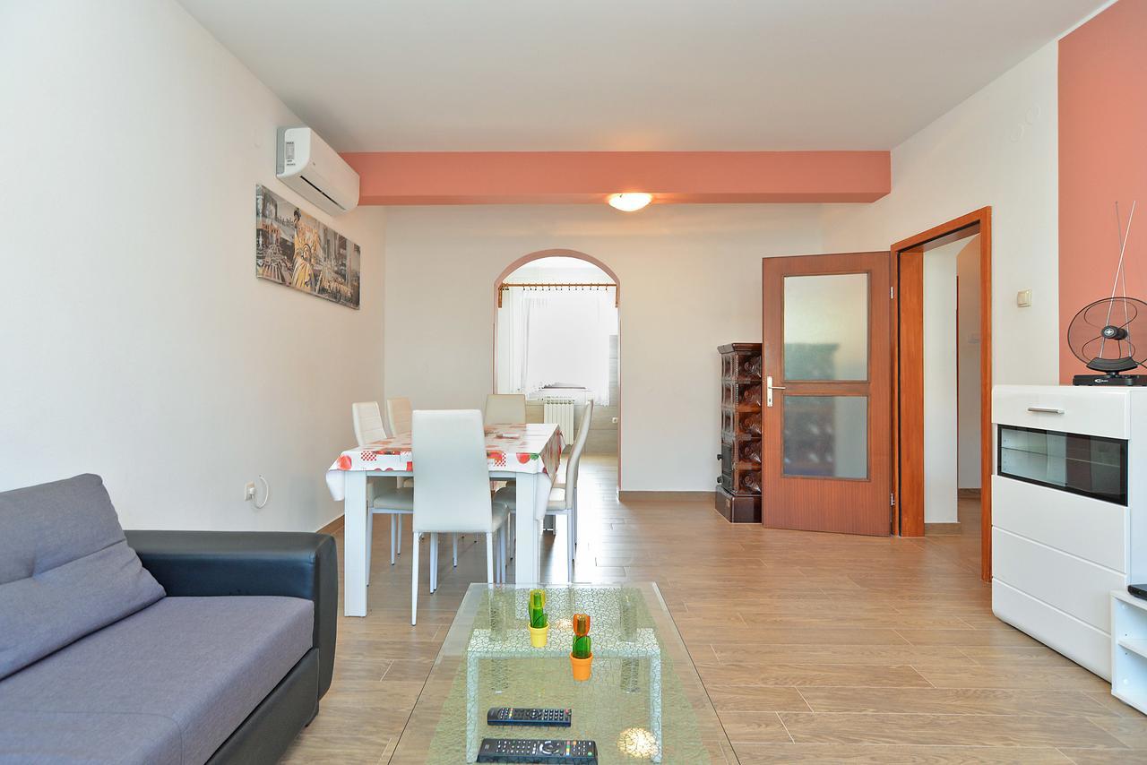 Apartments Gracijano 1724 Ližnjan Kültér fotó