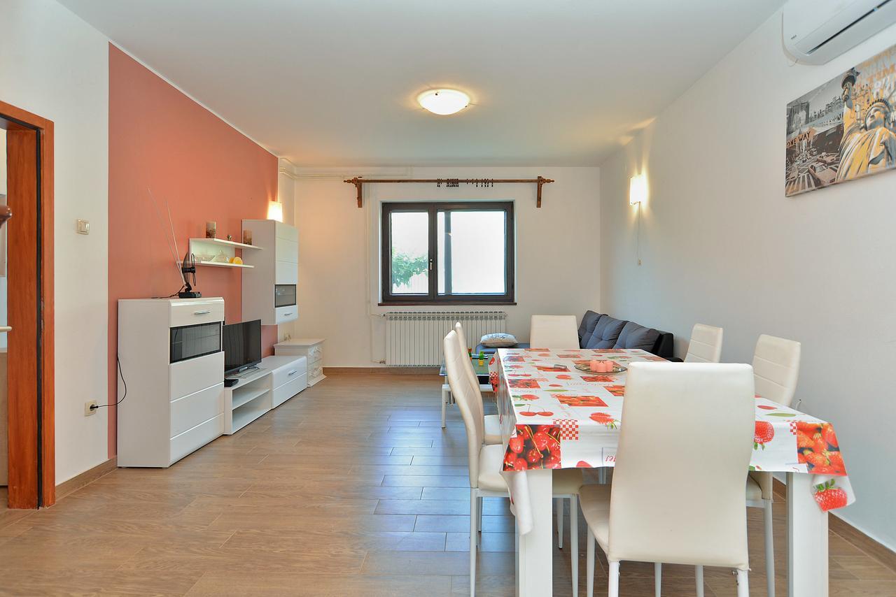 Apartments Gracijano 1724 Ližnjan Kültér fotó