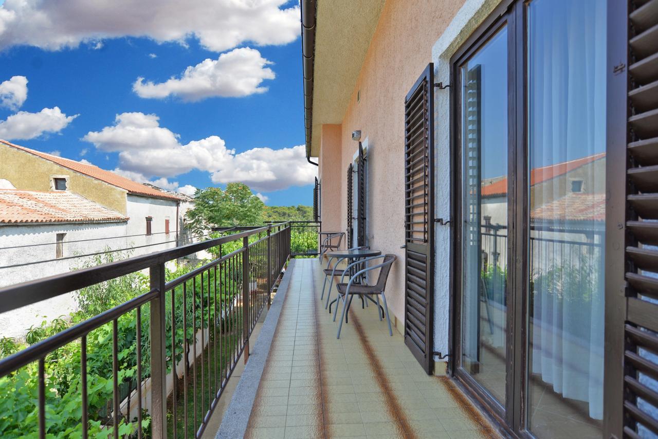 Apartments Gracijano 1724 Ližnjan Kültér fotó