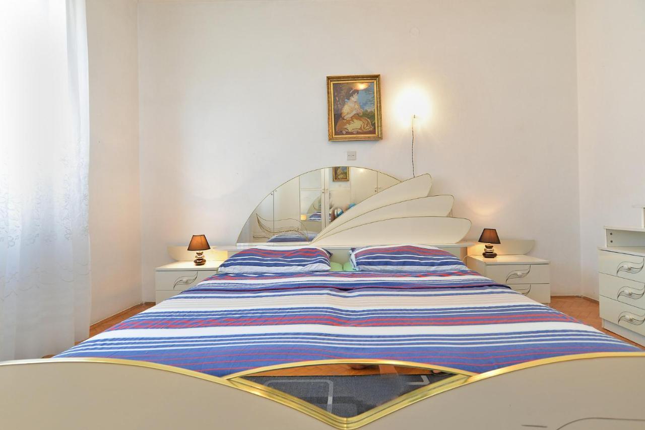 Apartments Gracijano 1724 Ližnjan Kültér fotó