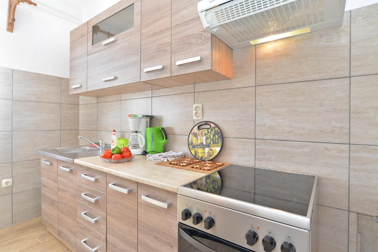Apartments Gracijano 1724 Ližnjan Kültér fotó